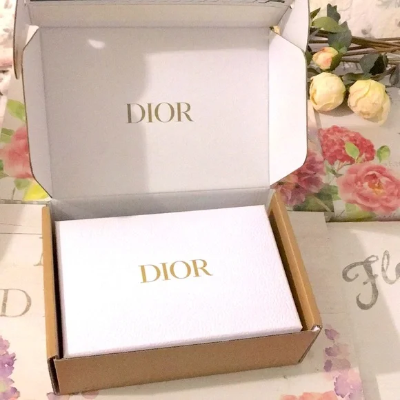 Brand New! DIOR Holiday Red White & Gold Gift Box/Envelope/Tissue/Ribbon Set!❤️✨ - Picture 13 of 15